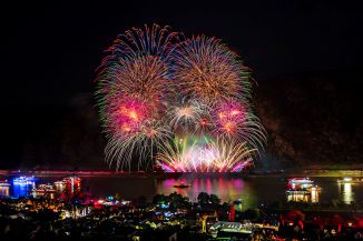 Musikfeuerwerk LEGENDS rockt bei Rhein in Flammen in Oberwesel