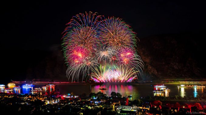 Musikfeuerwerk LEGENDS rockt bei Rhein in Flammen in Oberwesel