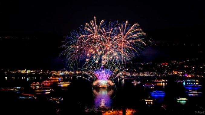 Feuerwerk in Sankt Goar bei Rhein in Flammen