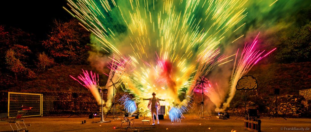 Feuershow und Funkenregen beim Beisel Pyrotechnik Mitarbeiterfest