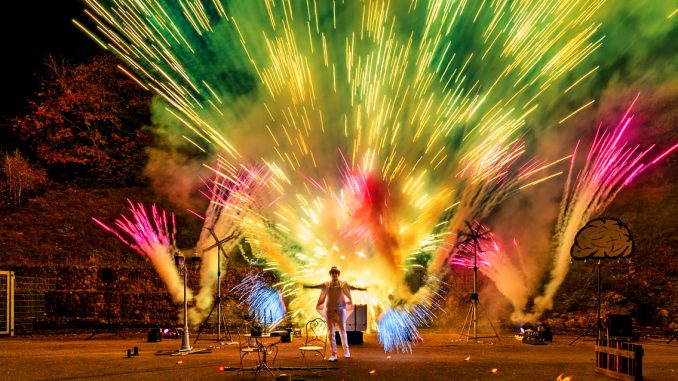 Feuershow und Funkenregen beim Beisel Pyrotechnik Mitarbeiterfest