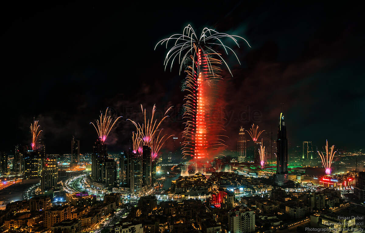 Dubai Startet Mit Kolossalem Silvesterfeuerwerk Ins Neue Jahr - Magazin ...